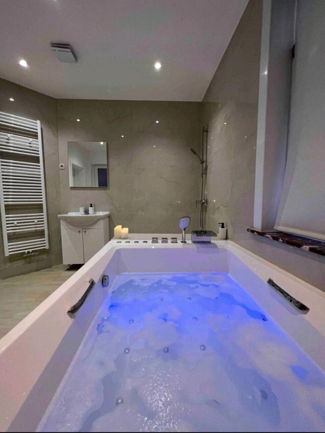 Sublime Appartement Calme Cosy & Jacuzzi Brüsszel Kültér fotó